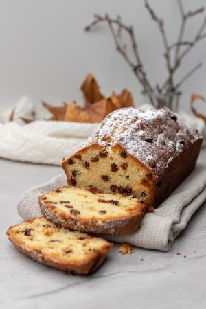 raisin cake